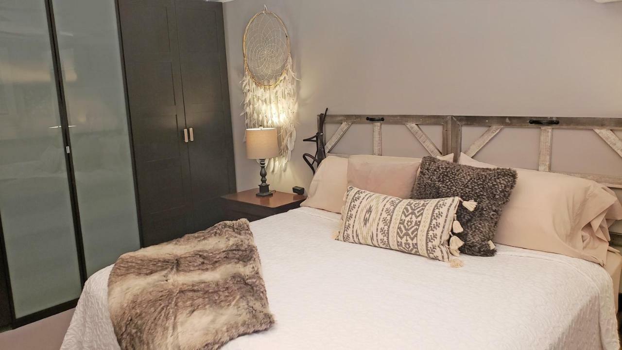 Deluxe King Suite Lewis & Clark