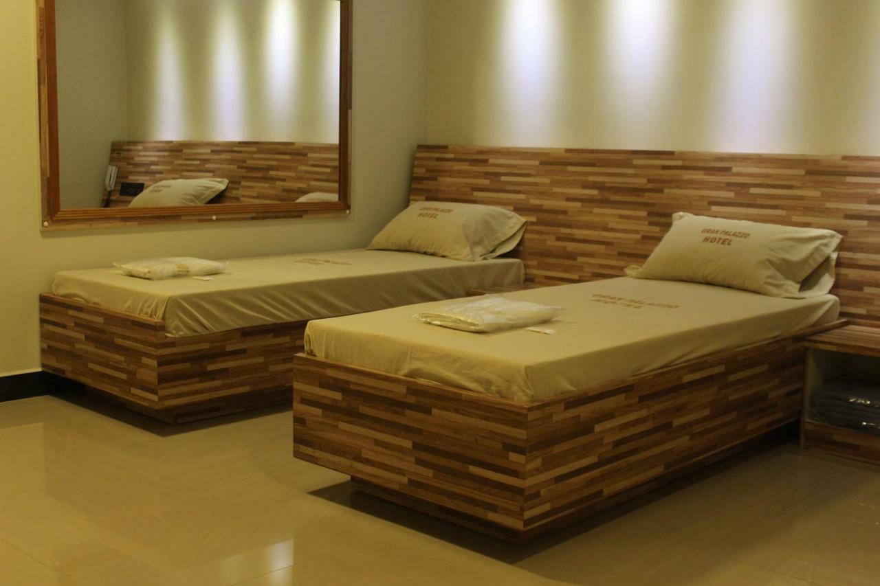 Quarto Grande com 2 Camas de Solteiro
