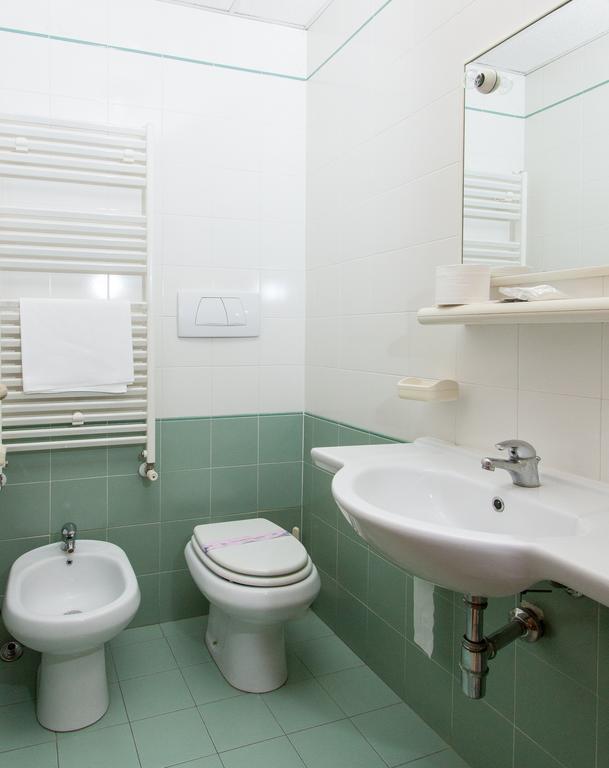Budget Double or Twin Room,1018662841:JPEG