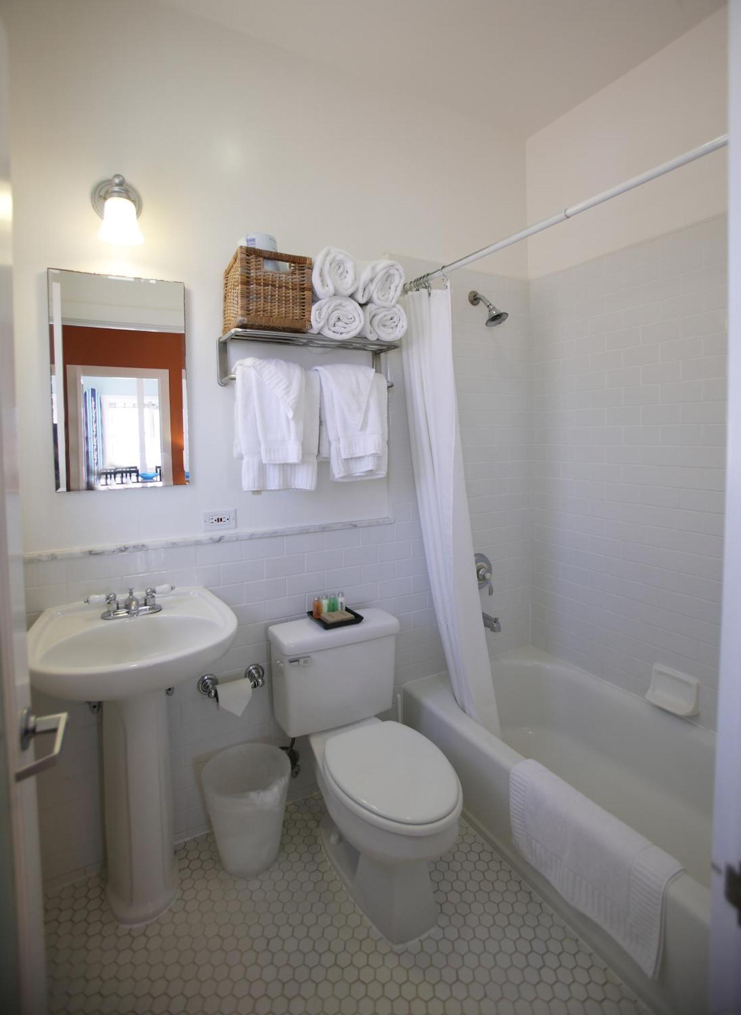 One-Bedroom Suite with Beachfront Ocean View - 1 Queen Bed and 1 Sofa Bed