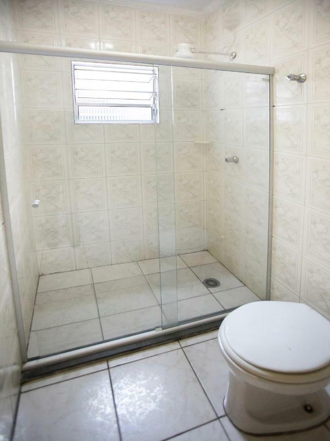 Quarto com 2 Camas de Solteiro
