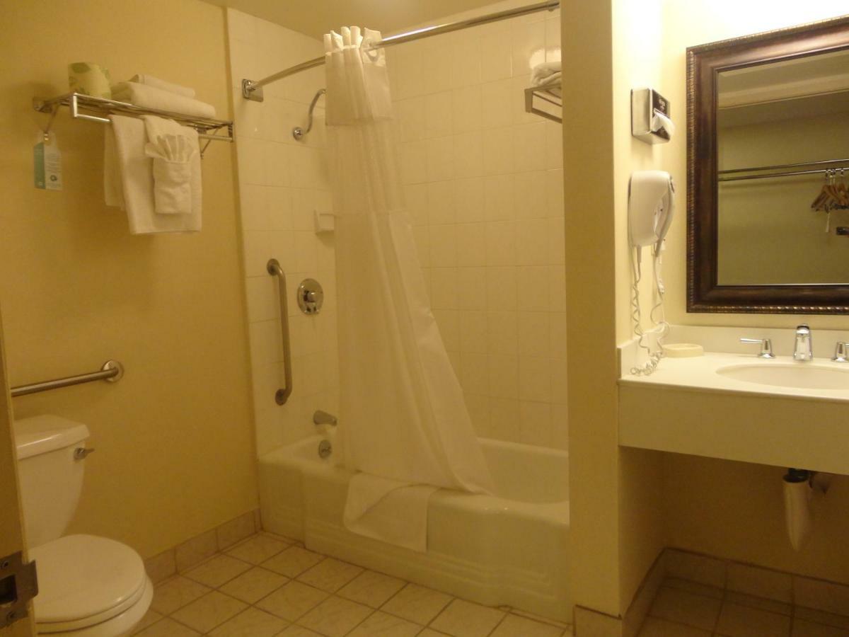 Queen Room - Disability Access