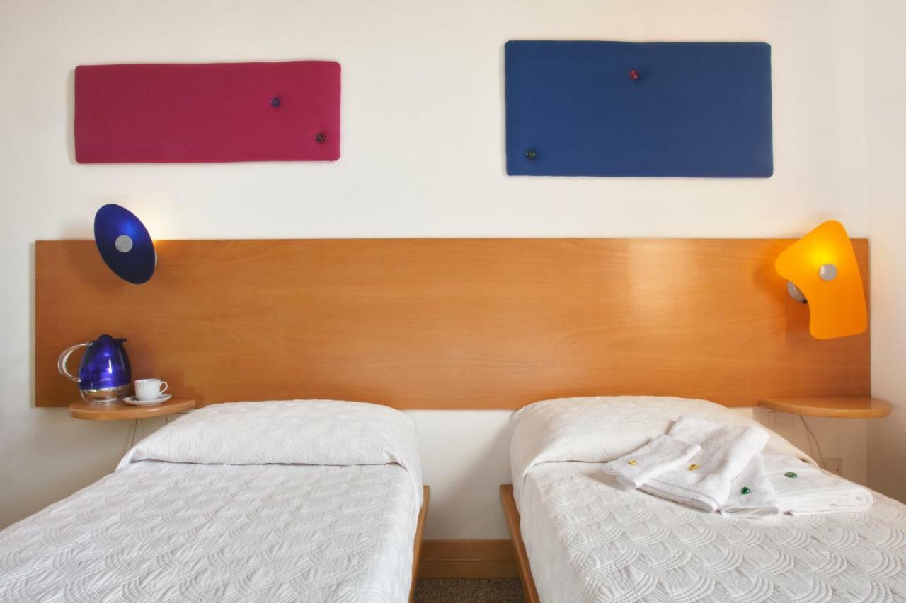 Double or Twin Room Sea View