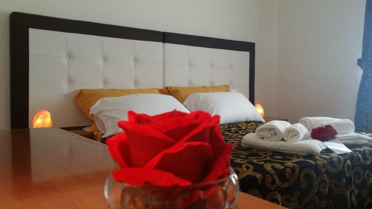 Camera Matrimoniale/Doppia con Letti Singoli con Bagno Privato Esterno