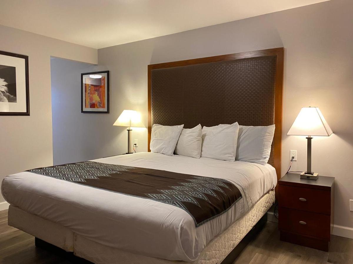 Habitación con cama grande