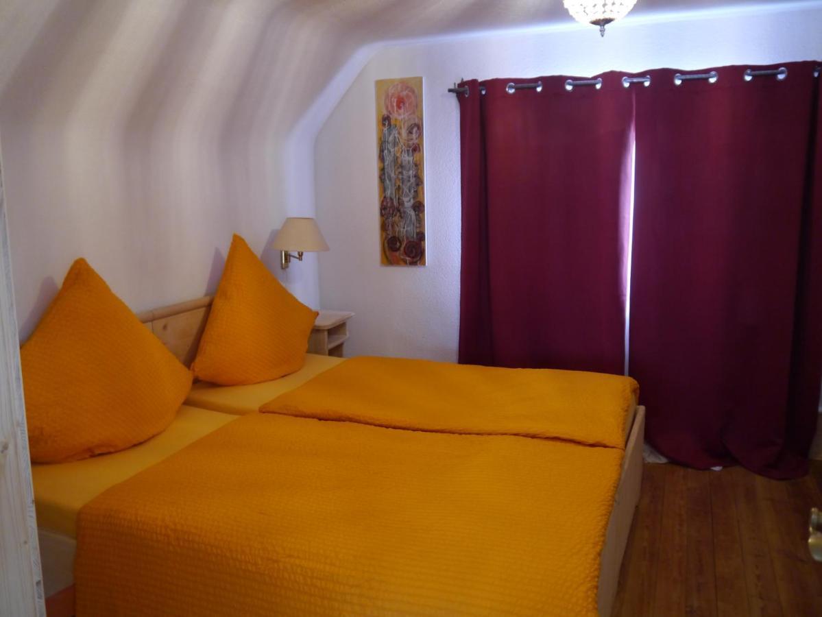 One-Bedroom Apartment,977929543:JPEG