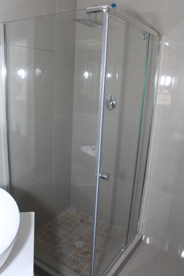 Deluxe Double Room (2 Adults + 1 Child)