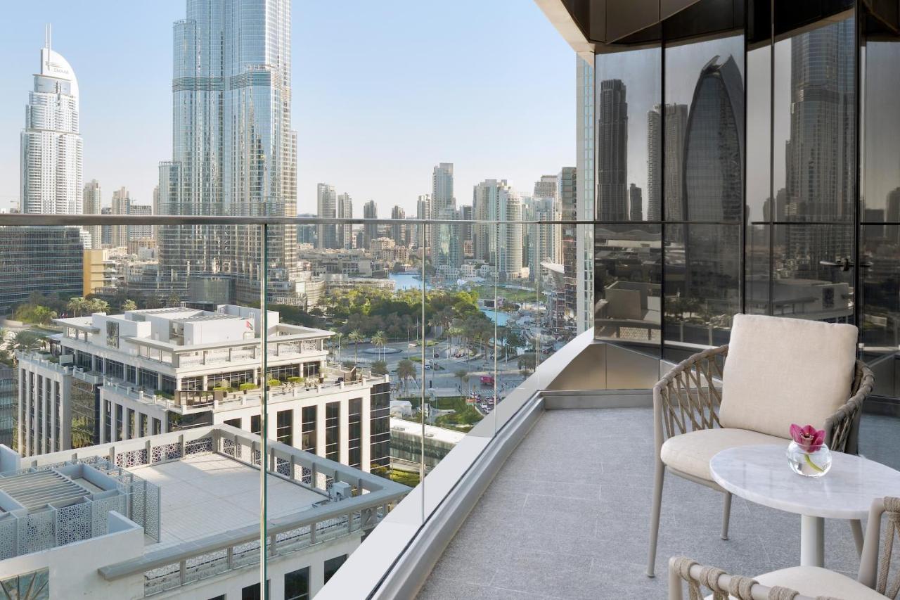 Quarto Premier com Vista Burj Khalifa - Acesso Exclusivo à Piscina de Beiral Infinito do 54.º Piso