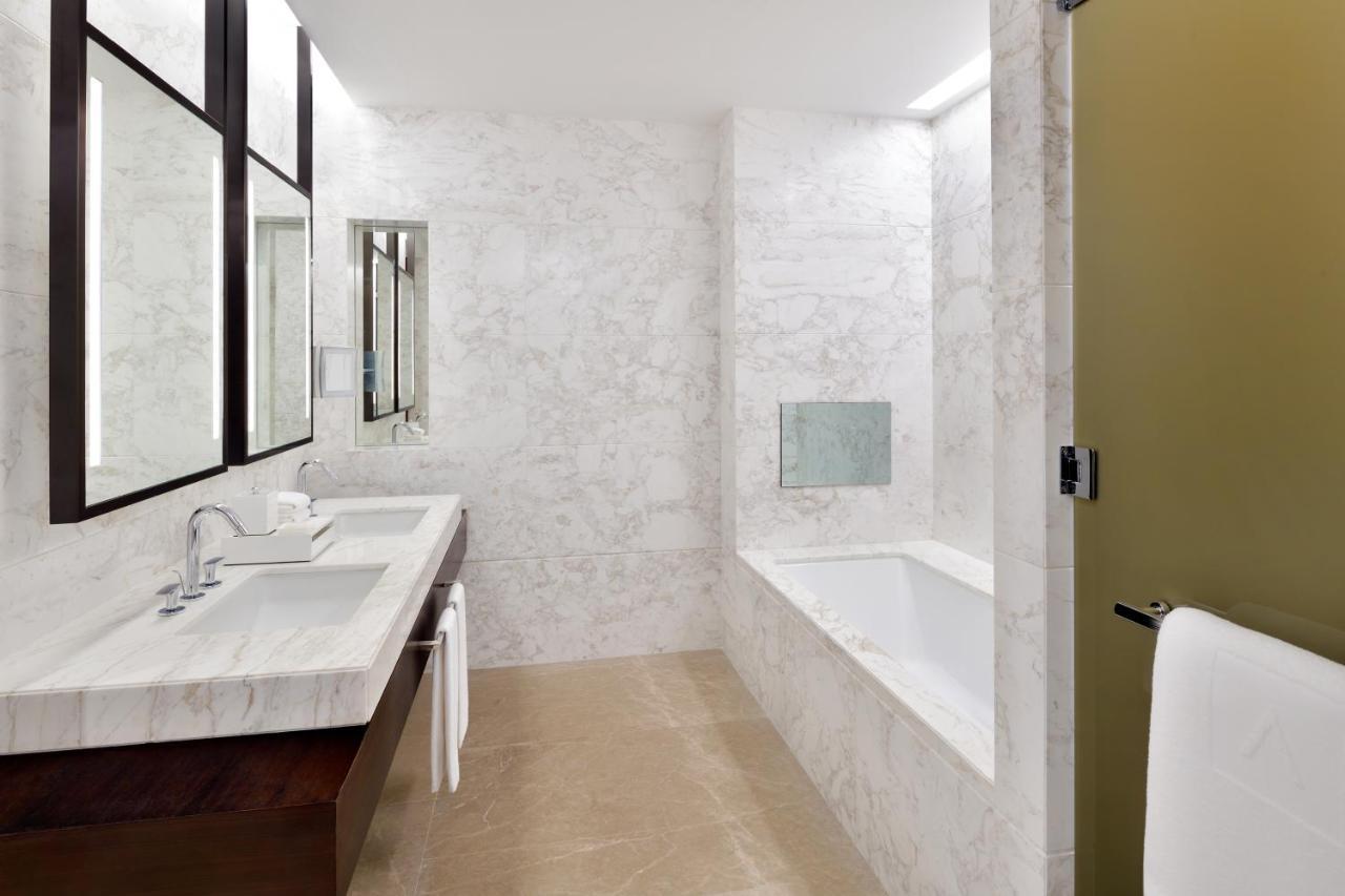 Quarto Premier - Acesso Exclusivo à Piscina de Beiral Infinito do 54.º Piso