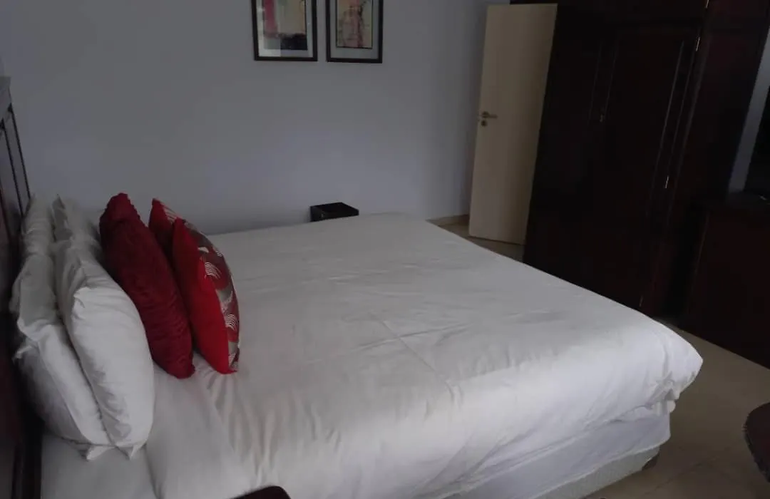 Crescent Lodge-1