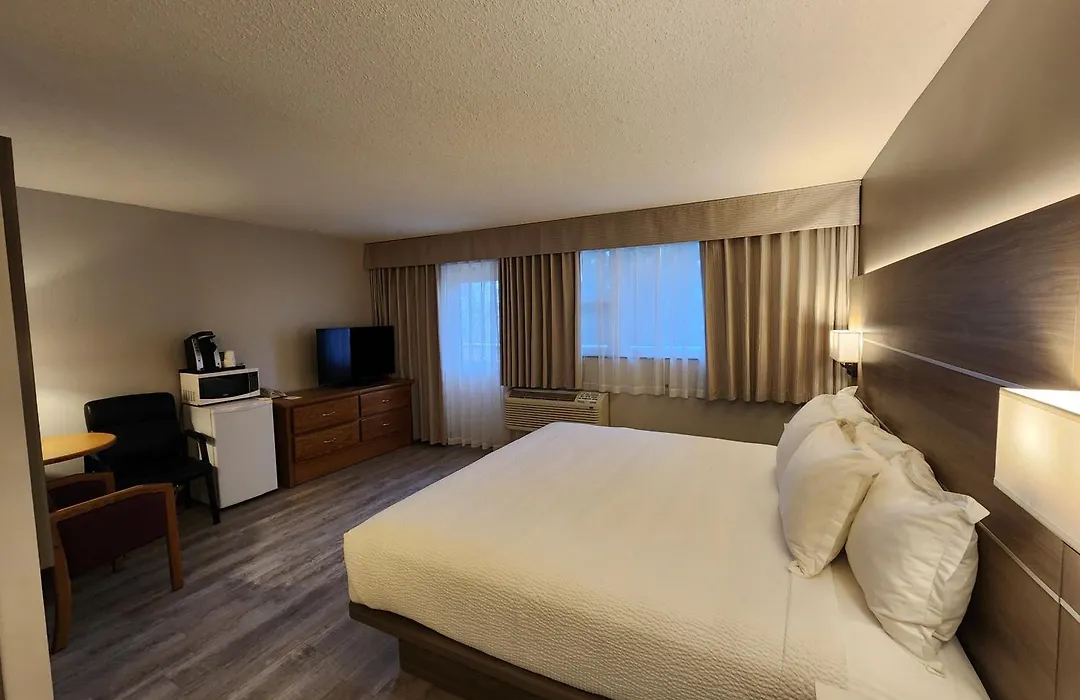 Days Inn By Wyndham Penticton Conference Centre-1