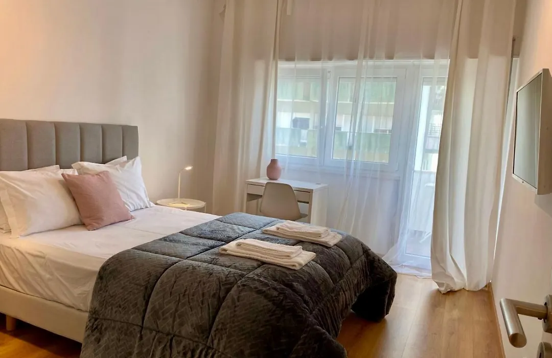 Comfortable Bedrooms In Apartment With River View-1
