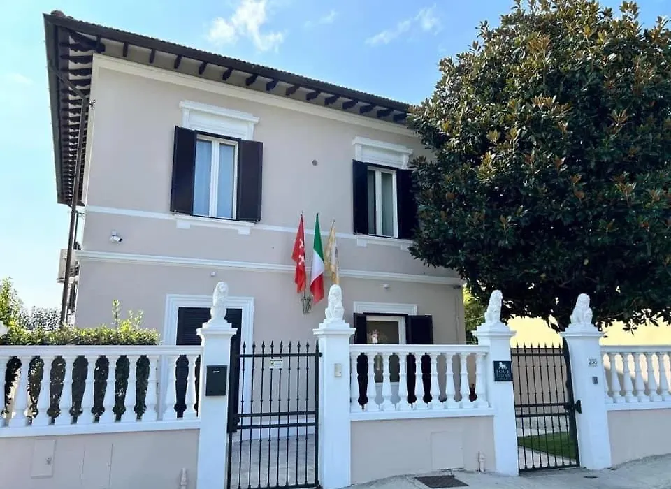 Four Lions Villa Guesthouse-1