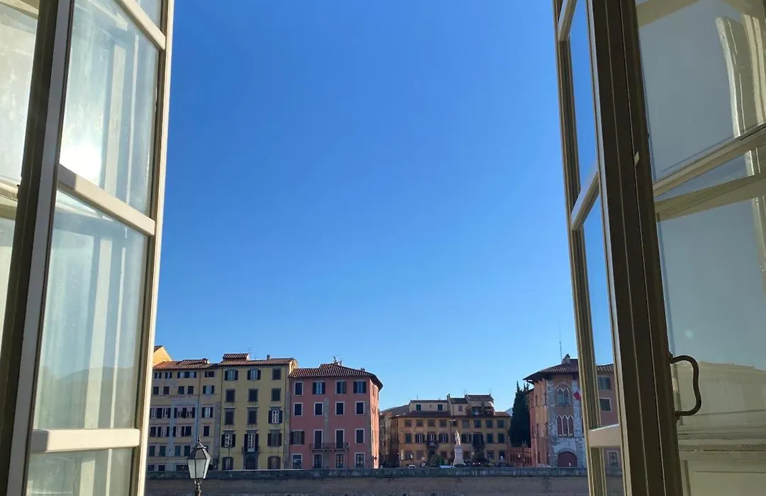 L'antica casa sui lungarni di Pisa-1