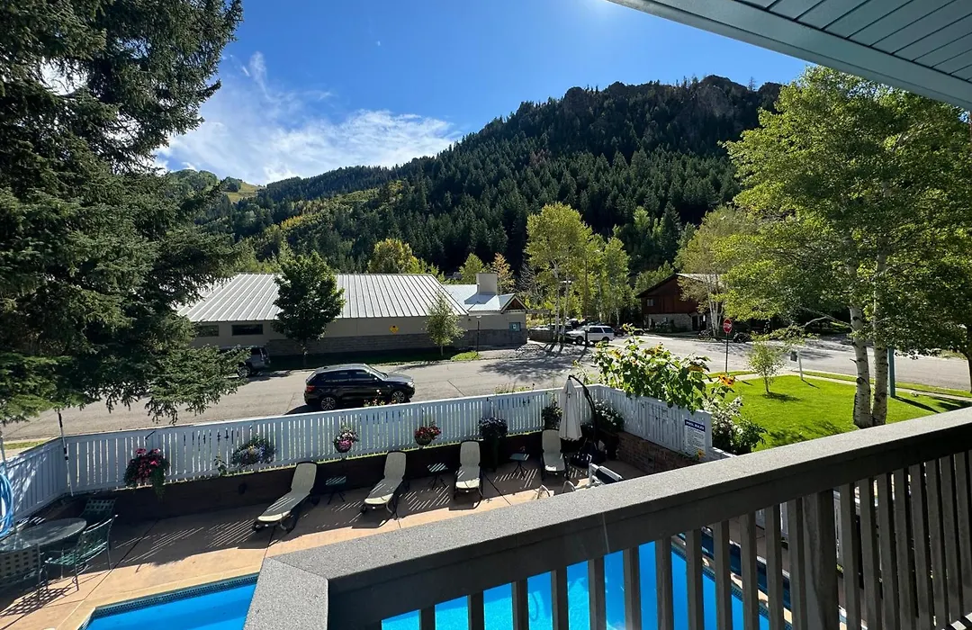 Shadow Mountain Lodge-1