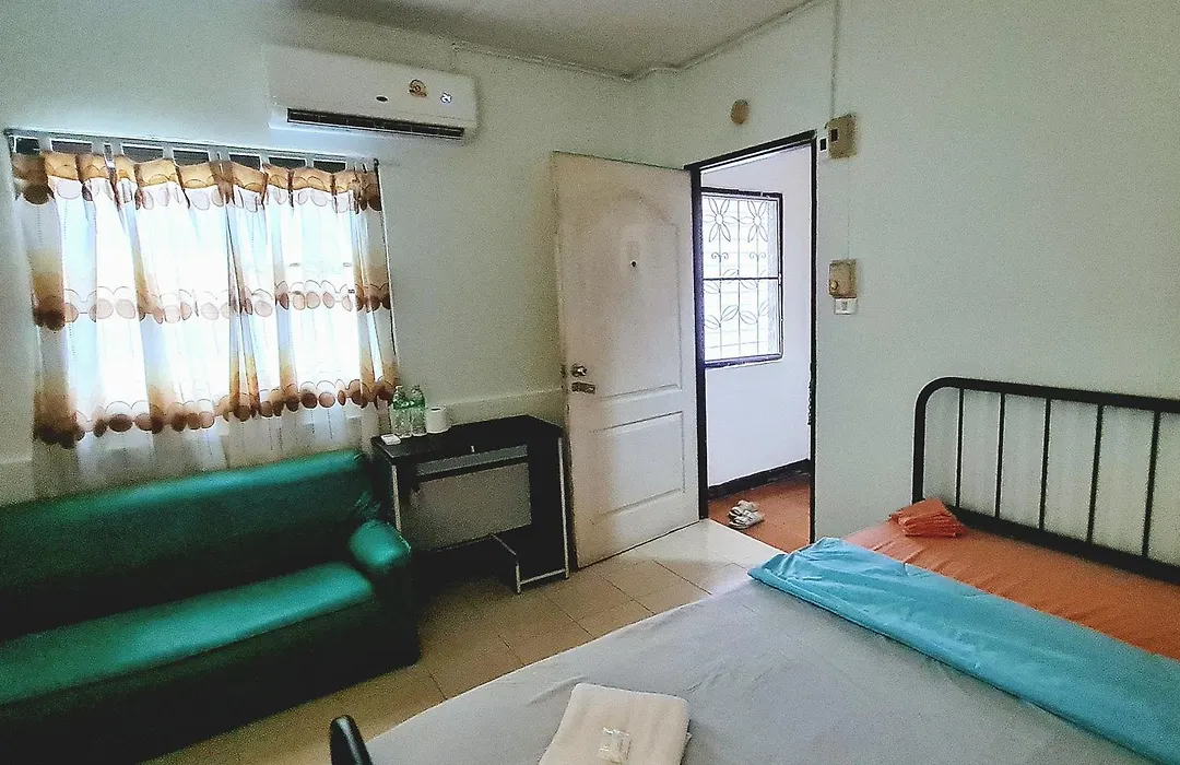 Roong-Arun Apartment-1