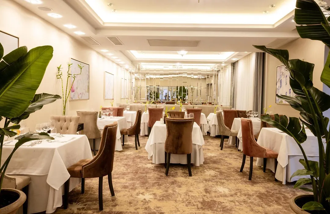 Tresor Le Palais Timisoara, Curio Collection By Hilton-1