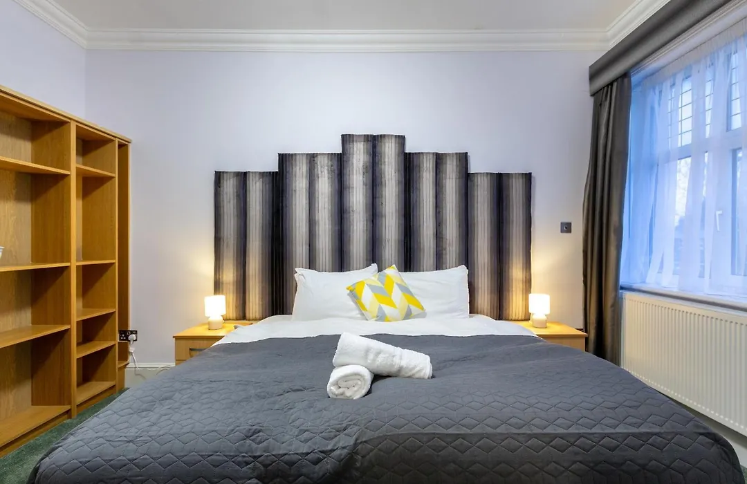 London Gatwick Inn-1