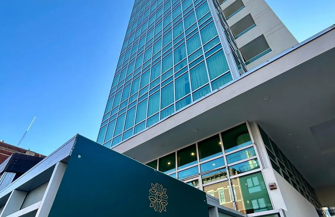 LIC Manhattan View Hotel-1
