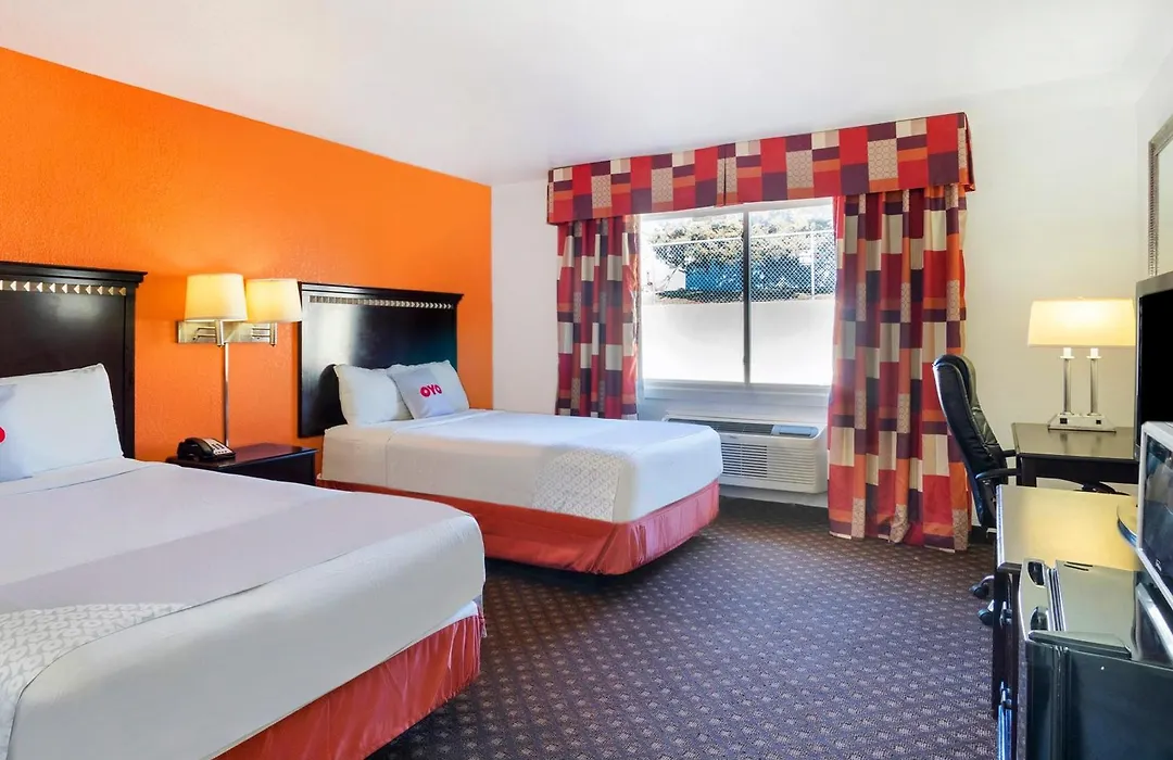 Travelodge By Wyndham Dodge City Ks-1