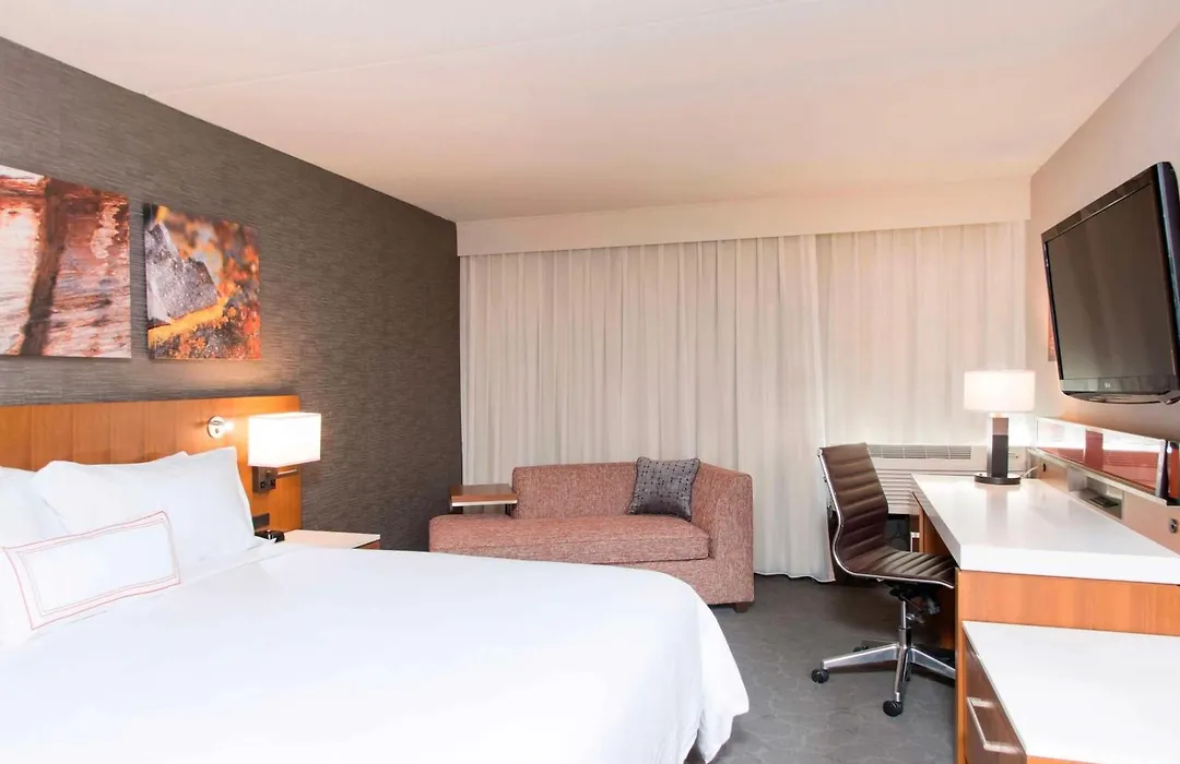 Sonesta Hotel Grand Rapids Airport-1