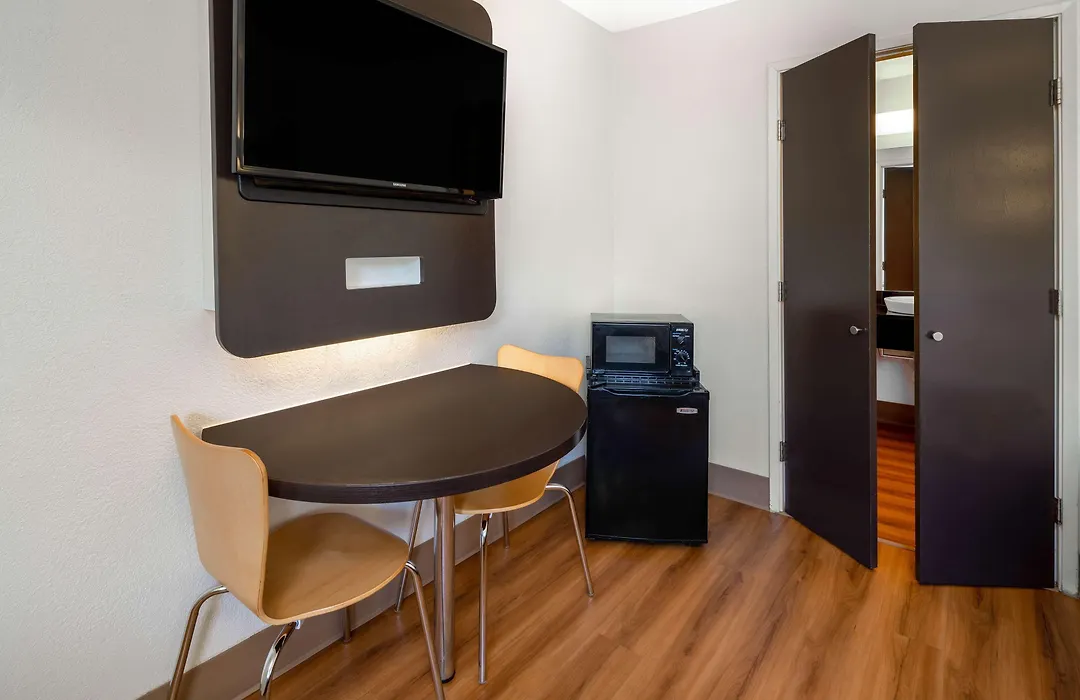 Motel 6-Santa Barbara, Ca - State Street-1