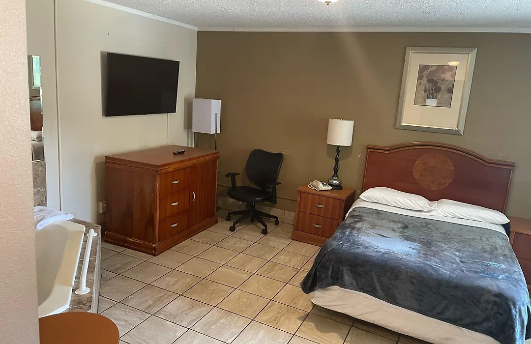 Budgetel Inn And Suites - Louisville-1