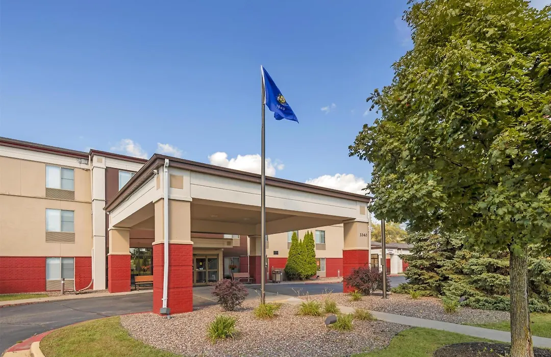 Best Western Plus Eau Claire Conference Center-1