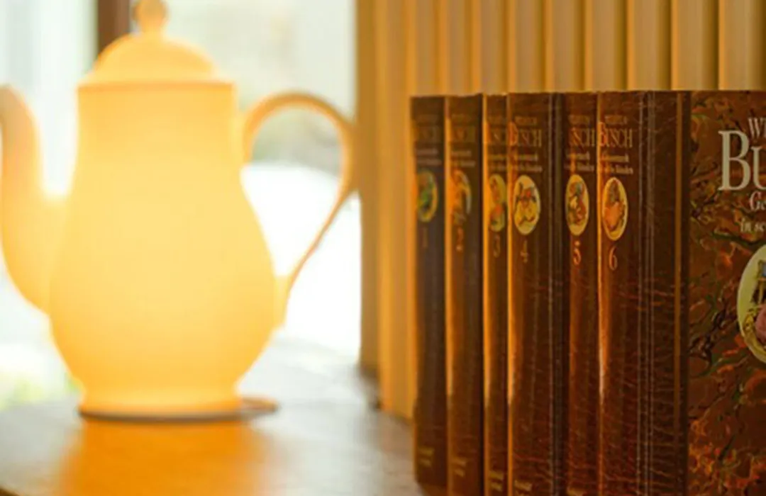 Hotel Bett Und Buch-1