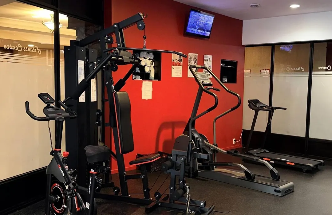 Ramada By Wyndham Kelowna Hotel & Conference Center-1