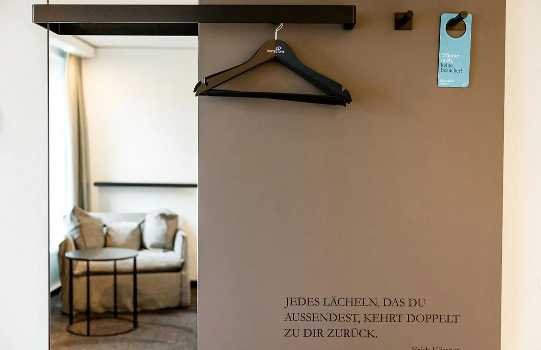 Motel One Dresden-Palaisplatz-1