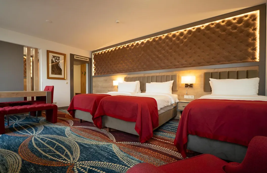 Art Hotel Rotterdam-Fully Renovated-1