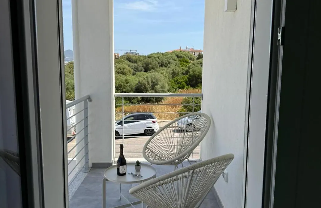 Artemisia Home-1