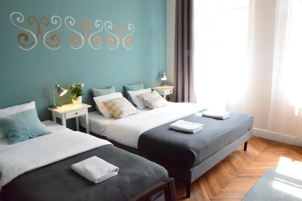 Blooms Inn - City Center Poznan By Friendly Apartments-1