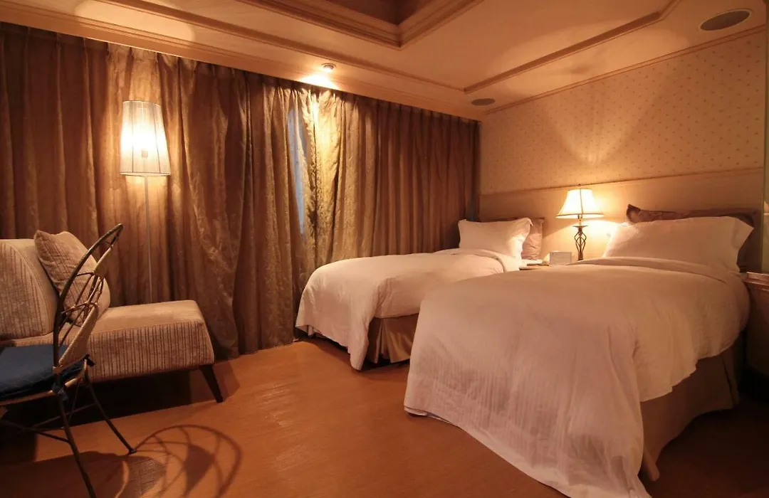The Moon Hotel-1