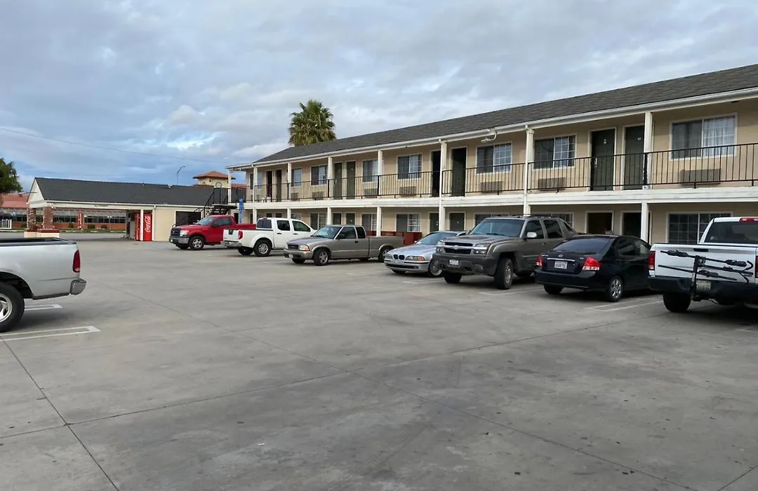 Colonial Motel-1
