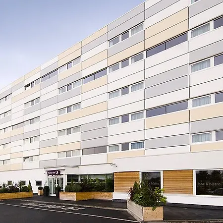Premier Inn Manchester Airport Runger Lane South-3