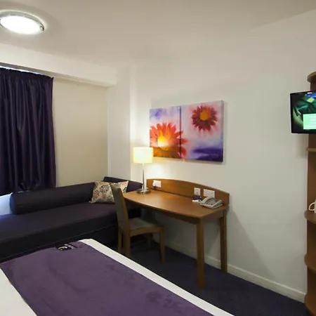 Premier Inn London Docklands Excel-3