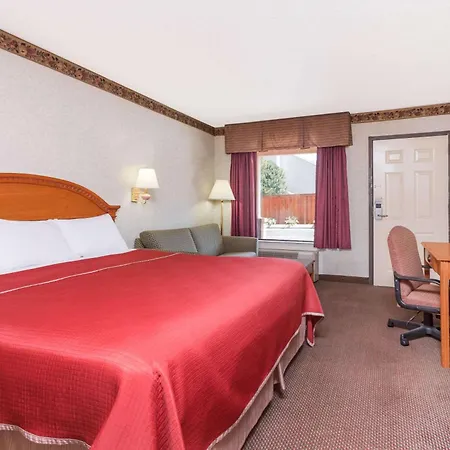 Regency Inn & Suites-Hamilton Place-2
