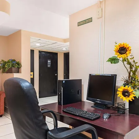 Quality Inn & Suites Orlando Airport-3
