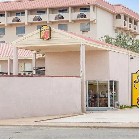 Super 8 By Wyndham Lubbock Civic Center North-3