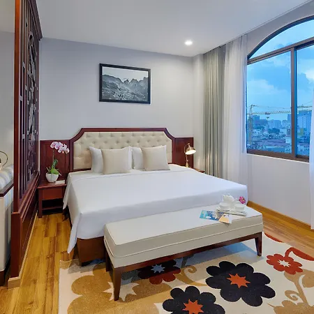 Happy Life Grand Hotel & Rooftop Skybar-3