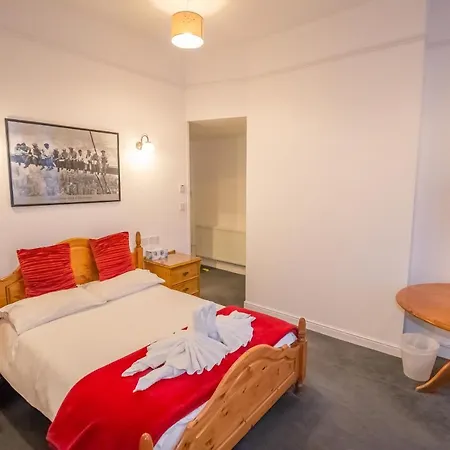 Granite City Guest House-3