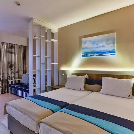Carine Hotel Delfin-3