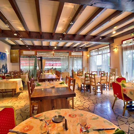 Logis Hôtel Restaurant Le Chalet du Mont Roland-2