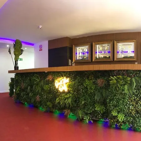 GOOD VIBES ONLY Capsule Hostel Malaga-2