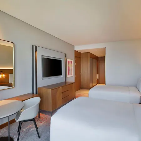 Doubletree By Hilton Sharjah Waterfront Hotel And Residences-3