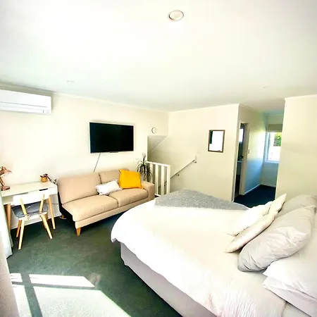 2 Mile Bay Guesthouse-2