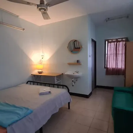 Roong-Arun Apartment-2