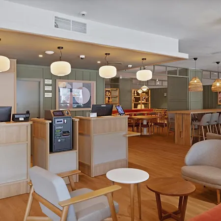 B&B HOTELS Donostia San Sebastián Aeropuerto-3